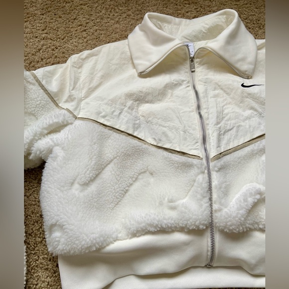 NWT Women’s Large Nike Crop Mixed Media Jacket - Picture 3 of 12
